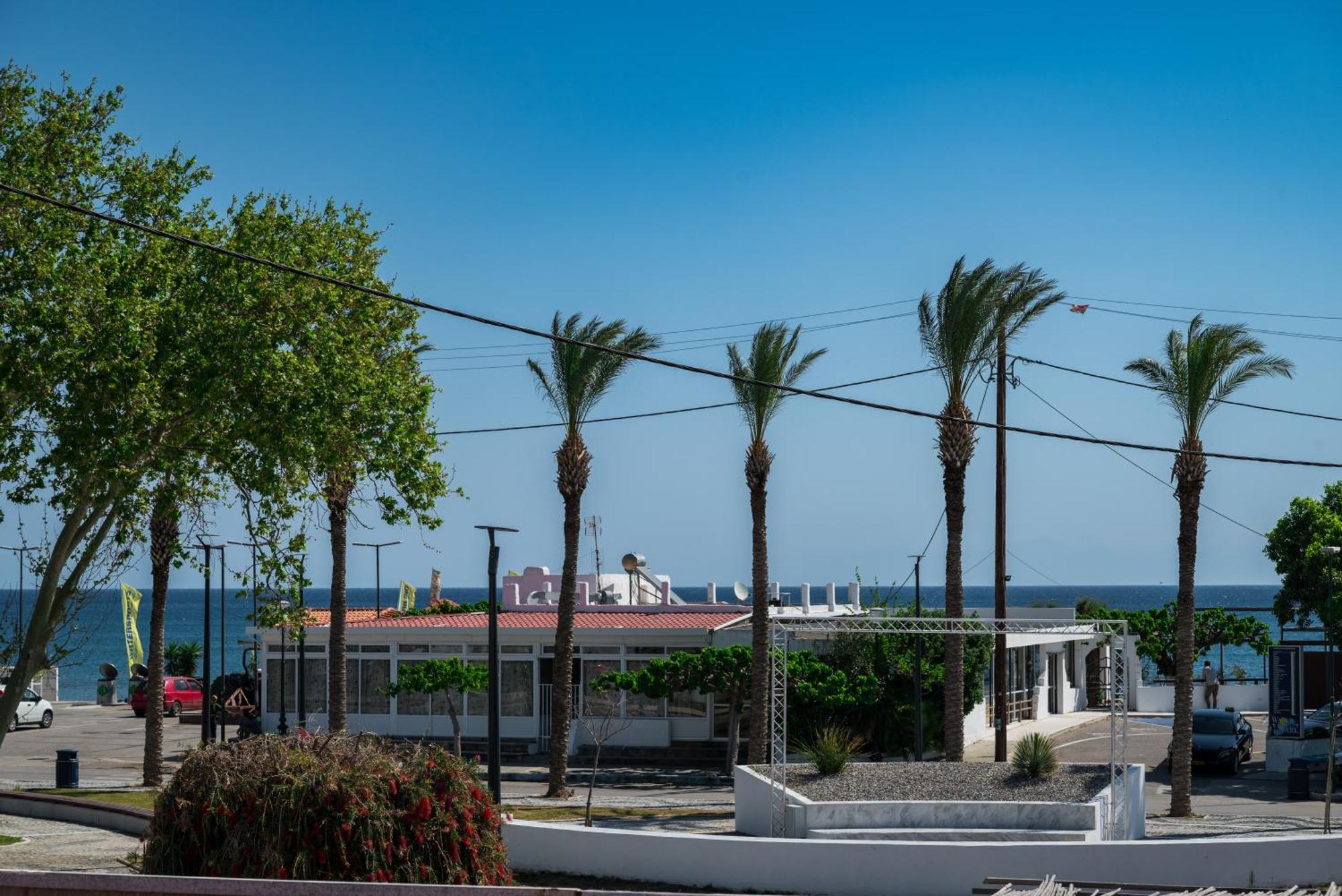 Hotel Atma &