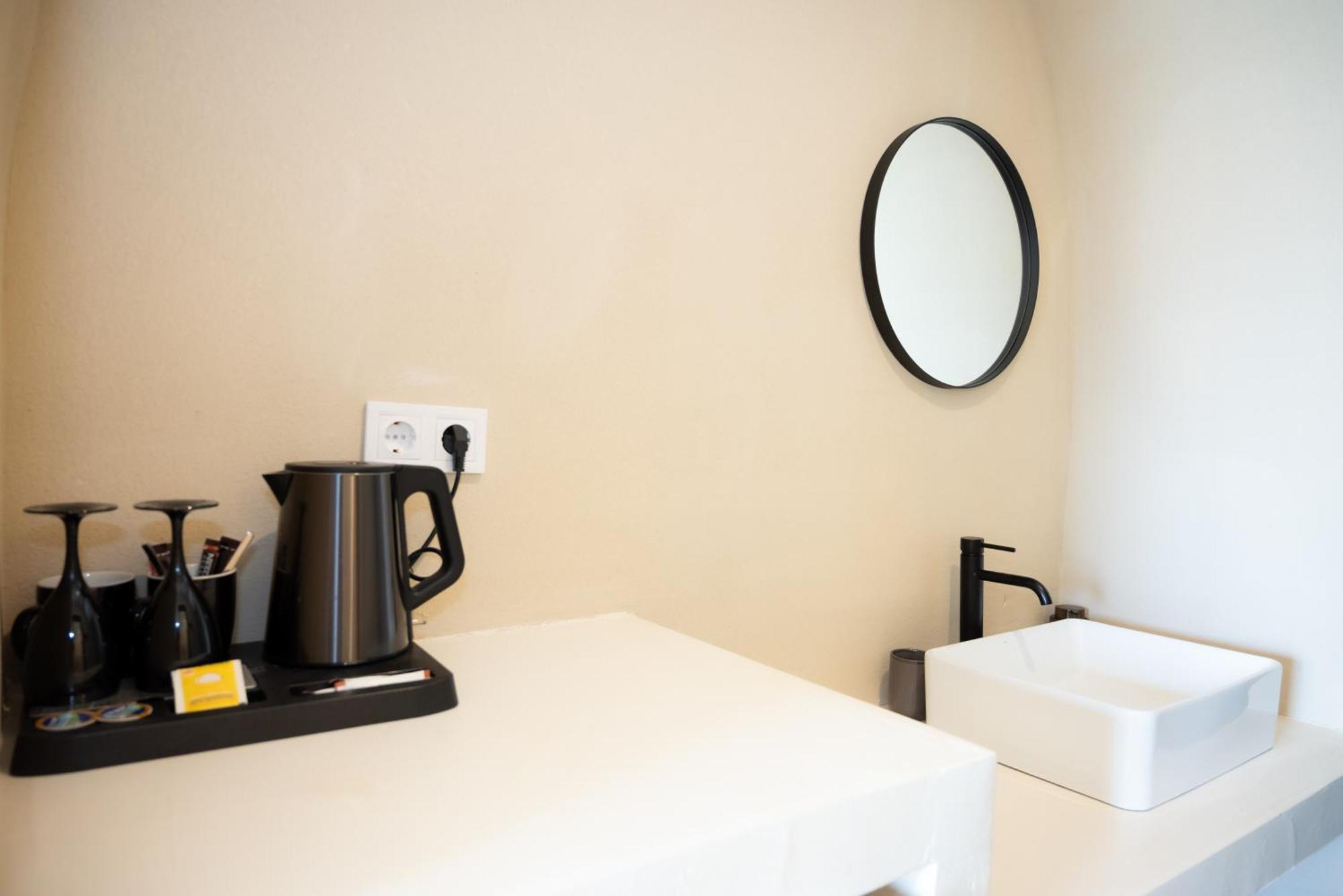 Atma & Hotel
